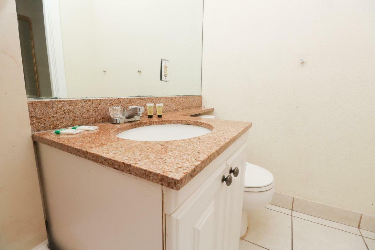 670 Partial Ocean View Hollywood Beach Dania Beach Exterior photo